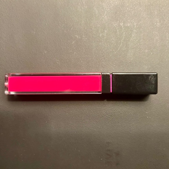 *NEW* Victoria’s Secret Very Sexy Lipgloss in “Make Out” 4.5 g - Picture 1 of 1